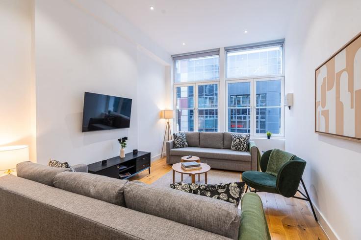 Elegant gestaltetes Wohnzimmer mit moderner Einrichtung in einer Wohnung im Building Farringdon Road - plotseeker-limited-1 - 1625446 in London Borough of Islington, London Elegant gestaltetes Wohnzimmer mit moderner Einrichtung in einer Wohnung im Building Farringdon Road - plotseeker-limited-1 - 1625446 in London Borough of Islington, London