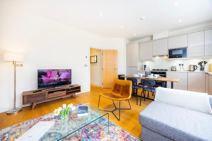 Elegante sala de estar con mobiliario moderno en un apartamento en Building Great Titchfield Street - plotseeker-limited-1 - 1625460 en City of Westminster, London