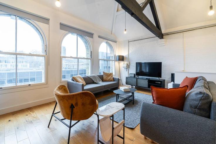Elegant gestaltetes Wohnzimmer mit moderner Einrichtung in einer Wohnung im Building Farringdon Road - plotseeker-limited-1 - 1625467 in London Borough of Islington, London Elegant gestaltetes Wohnzimmer mit moderner Einrichtung in einer Wohnung im Building Farringdon Road - plotseeker-limited-1 - 1625467 in London Borough of Islington, London