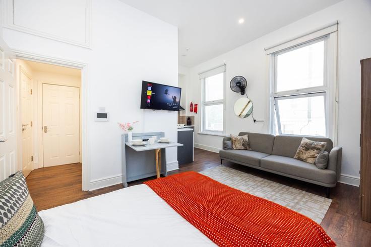 Salle de séjour élégante avec mobilier moderne dans un appartement à Building Warwick Road 121 - plotseeker-limited - 1611099 à Royal Borough of Kensington and Chelsea, London