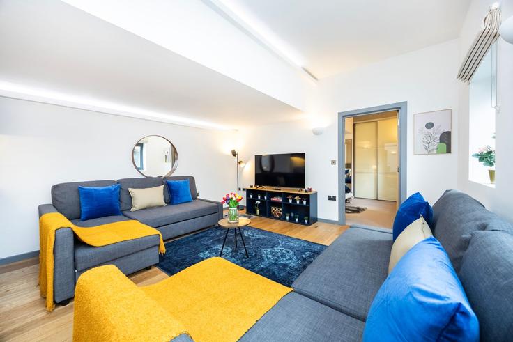 London Borough of Hammersmith and Fulham, London에 위치한 Building North End Road - plotseeker - 1365678 유닛의 세련된 인테리어가 돋보이는 거실