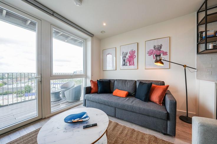 Elegant gestaltetes Wohnzimmer mit moderner Einrichtung in einer Wohnung im Building Belgrave Road - plotseeker - 1365680 in London Borough of Brent, Wembley Elegant gestaltetes Wohnzimmer mit moderner Einrichtung in einer Wohnung im Building Belgrave Road - plotseeker - 1365680 in London Borough of Brent, Wembley