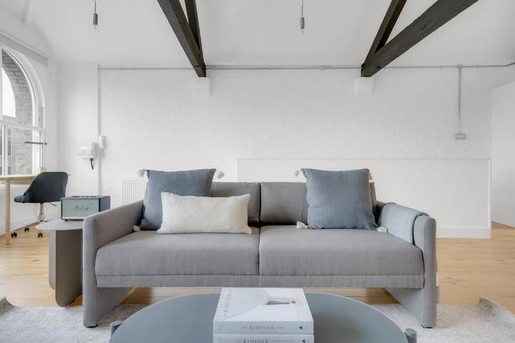 Elegant gestaltetes Wohnzimmer mit moderner Einrichtung in einer Wohnung im Building Farringdon Road - plotseeker - 1365700 in London Borough of Islington, London