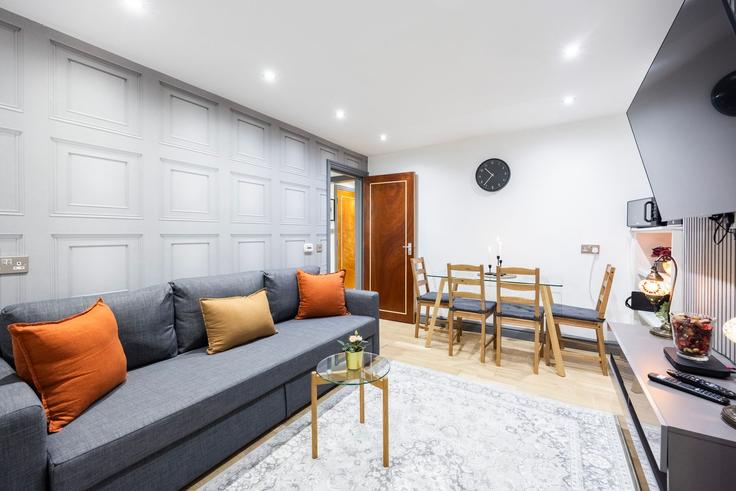 Elegant gestaltetes Wohnzimmer mit moderner Einrichtung in einer Wohnung im Building Fulham Palace Road - plotseeker - 1365691 in London Borough of Hammersmith and Fulham, London Elegant gestaltetes Wohnzimmer mit moderner Einrichtung in einer Wohnung im Building Fulham Palace Road - plotseeker - 1365691 in London Borough of Hammersmith and Fulham, London