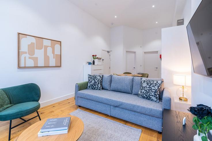 Elegante sala de estar con mobiliario moderno en un apartamento en Building Farringdon Road - plotseeker - 1378929 en London Borough of Islington, London