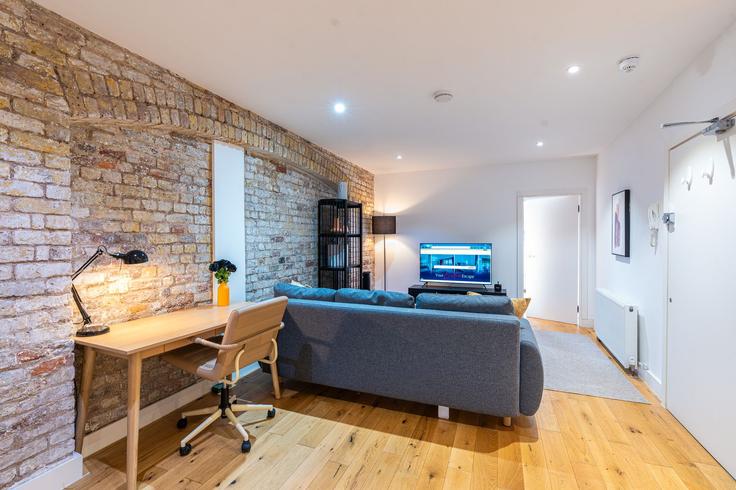 Building Farringdon Road - plotseeker - 1365682 adresindeki bir dairede modern mobilyalarla zarif bir şekilde tasarlanmış oturma odası London Borough of Islington, London Building Farringdon Road - plotseeker - 1365682 adresindeki bir dairede modern mobilyalarla zarif bir şekilde tasarlanmış oturma odası London Borough of Islington, London