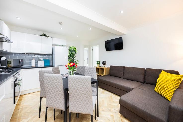 London Borough of Hammersmith and Fulham, London에 위치한 Building North End Road - plotseeker - 1365692 유닛의 세련된 인테리어가 돋보이는 거실