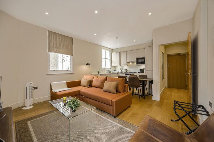 Elegante sala de estar con mobiliario moderno en un apartamento en Building Great Titchfield Street - plotseeker - 1580308 en City of Westminster, London Elegante sala de estar con mobiliario moderno en un apartamento en Building Great Titchfield Street - plotseeker - 1580308 en City of Westminster, London