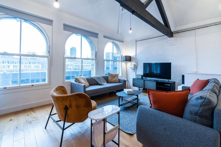 London London Borough of IslingtonのBuilding Farringdon Road - plotseeker - 1365700のアパートメントにある、モダンな家具を備えたエレガントなデザインのリビングルーム London London Borough of IslingtonのBuilding Farringdon Road - plotseeker - 1365700のアパートメントにある、モダンな家具を備えたエレガントなデザインのリビングルーム