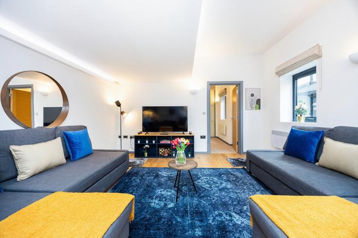 London London Borough of Hammersmith and FulhamのBuilding North End Road - plotseeker - 1365678のアパートメントにある、モダンな家具を備えたエレガントなデザインのリビングルーム