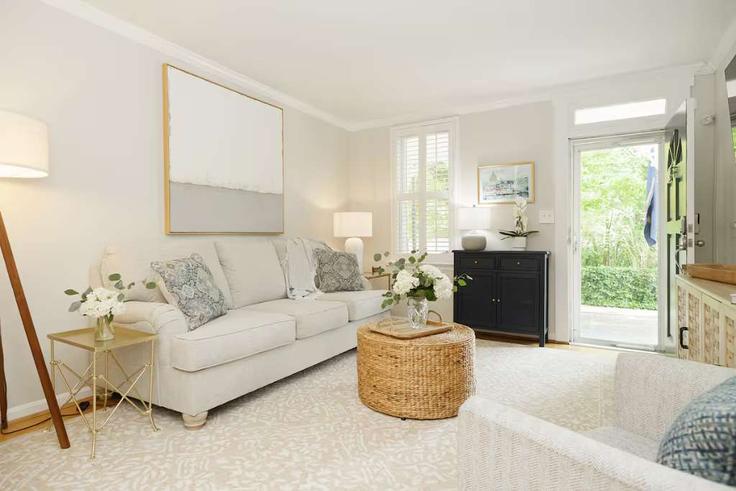 Sala de estar elegantemente projetada com móveis modernos em um apartamento no Building Morris Street - pmi-annapolis - 1506224 em Annapolis, Annapolis Sala de estar elegantemente projetada com móveis modernos em um apartamento no Building Morris Street - pmi-annapolis - 1506224 em Annapolis, Annapolis
