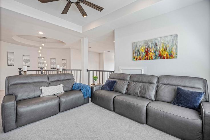 Elegant gestaltetes Wohnzimmer mit moderner Einrichtung in einer Wohnung im Building Hubble Walk - pmiatxproperties - 1292402 - ATX in Austin, Austin Elegant gestaltetes Wohnzimmer mit moderner Einrichtung in einer Wohnung im Building Hubble Walk - pmiatxproperties - 1292402 - ATX in Austin, Austin