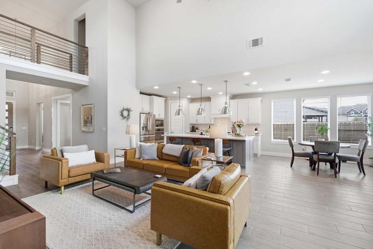 Austin AustinのBuilding Turaco Trail - pmiatxproperties - 1625748のアパートメントにある、モダンな家具を備えたエレガントなデザインのリビングルーム