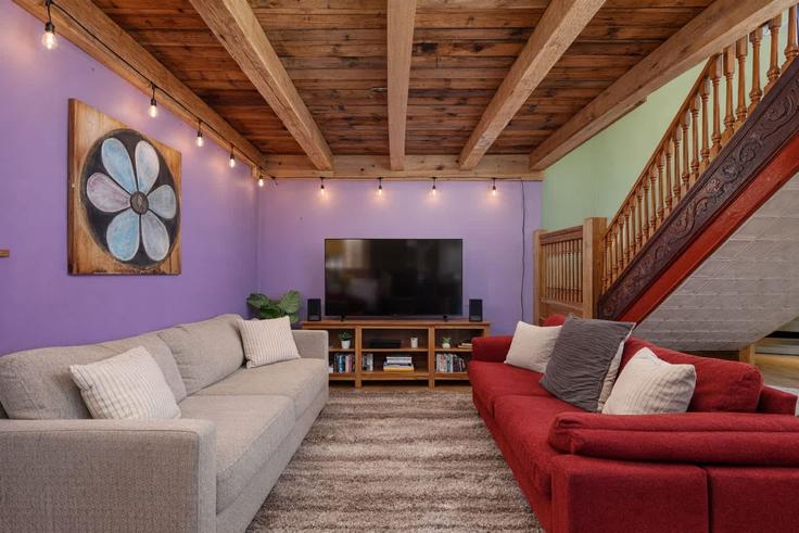 Building Court Street - powerhouseproperties920 - 1241760 - USA adresindeki bir dairede modern mobilyalarla zarif bir şekilde tasarlanmış oturma odası Oshkosh, Oshkosh Building Court Street - powerhouseproperties920 - 1241760 - USA adresindeki bir dairede modern mobilyalarla zarif bir şekilde tasarlanmış oturma odası Oshkosh, Oshkosh