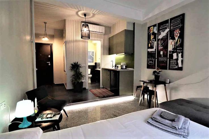 Elegant gestaltetes Wohnzimmer mit moderner Einrichtung in einer Wohnung im Building Evripidou - pre - 1512550 in Central Athens, Athens Elegant gestaltetes Wohnzimmer mit moderner Einrichtung in einer Wohnung im Building Evripidou - pre - 1512550 in Central Athens, Athens