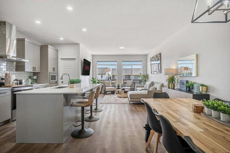 Calgary, Calgary 소재 Building Mitchell Road Northwest - premier-stays - 1314552 유닛에 마련된, 현대적인 가구로 꾸며진 우아한 디자인의 거실