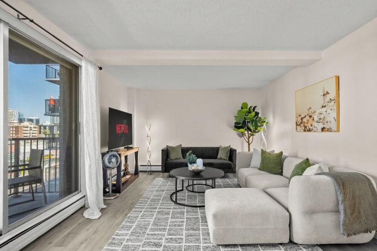Calgary, Calgary에 위치한 Building 17 Avenue Southwest - premier-stays - 1314554 유닛의 세련된 인테리어가 돋보이는 거실