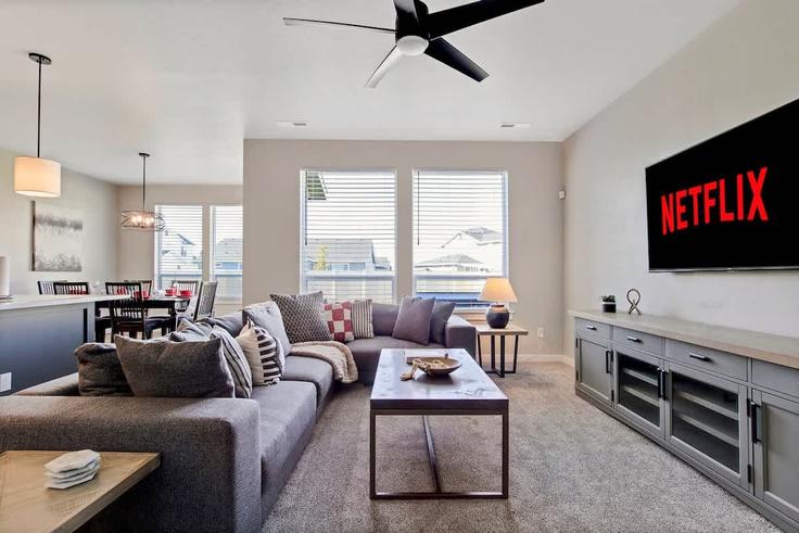 Salle de séjour élégante avec mobilier moderne dans un appartement à Building North Willowside Avenue - premium-rentals-1 - 1638250 à Meridian, Meridian Salle de séjour élégante avec mobilier moderne dans un appartement à Building North Willowside Avenue - premium-rentals-1 - 1638250 à Meridian, Meridian