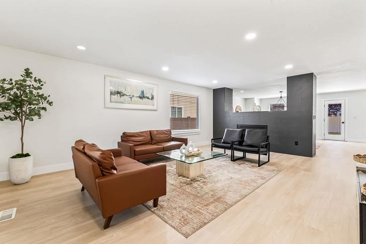 Salle de séjour élégante avec mobilier moderne dans un appartement à Building East Arch Drive - premium-rentals-1 - 1638216 à Meridian, Meridian Salle de séjour élégante avec mobilier moderne dans un appartement à Building East Arch Drive - premium-rentals-1 - 1638216 à Meridian, Meridian