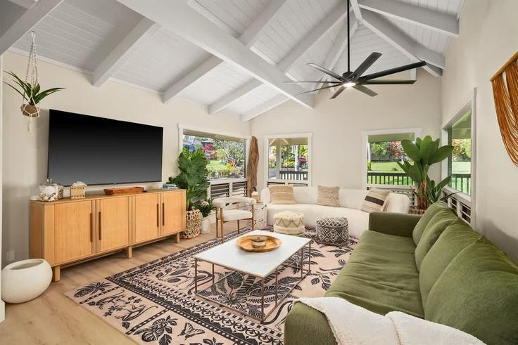 Elegant gestaltetes Wohnzimmer mit moderner Einrichtung in einer Wohnung im Building Kaahumanu Place - premium-rentals-1 - 1638279 in Princeville, Princeville Elegant gestaltetes Wohnzimmer mit moderner Einrichtung in einer Wohnung im Building Kaahumanu Place - premium-rentals-1 - 1638279 in Princeville, Princeville