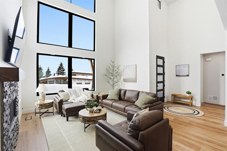 Salle de séjour élégante avec mobilier moderne dans un appartement à Building North Loop - premium-rentals-2 - 1642487 à McCall, McCall Salle de séjour élégante avec mobilier moderne dans un appartement à Building North Loop - premium-rentals-2 - 1642487 à McCall, McCall