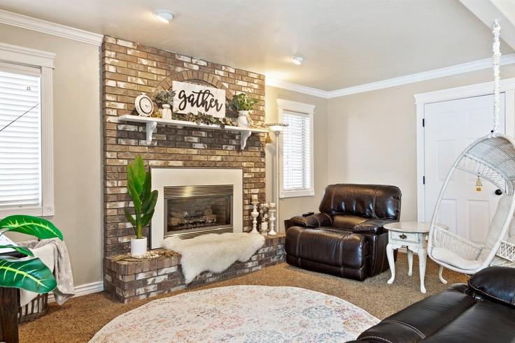 Rexburg, Rexburg에 위치한 Building Westwood Drive - premium-rentals-2 - 1642484 유닛의 세련된 인테리어가 돋보이는 거실