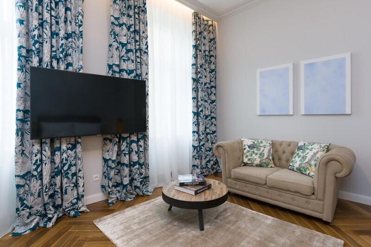 Elegant gestaltetes Wohnzimmer mit moderner Einrichtung in einer Wohnung im Building Alser Straße - prestige-apartments - 1223301 in Vienna, Vienna Elegant gestaltetes Wohnzimmer mit moderner Einrichtung in einer Wohnung im Building Alser Straße - prestige-apartments - 1223301 in Vienna, Vienna