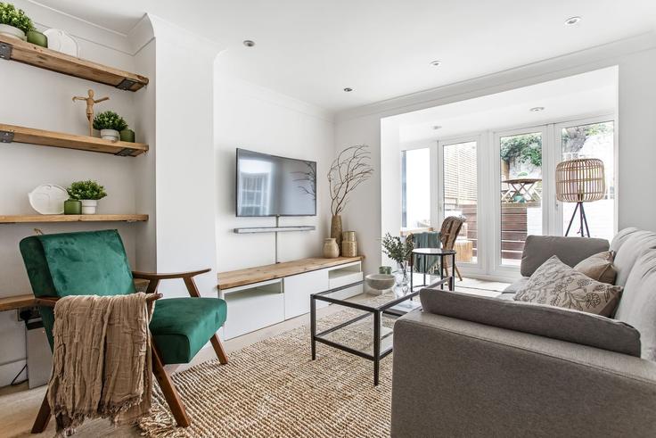 Building Earls Court Road - prime-sa - 1336242 adresindeki bir dairede modern mobilyalarla zarif bir şekilde tasarlanmış oturma odası Royal Borough of Kensington and Chelsea, London