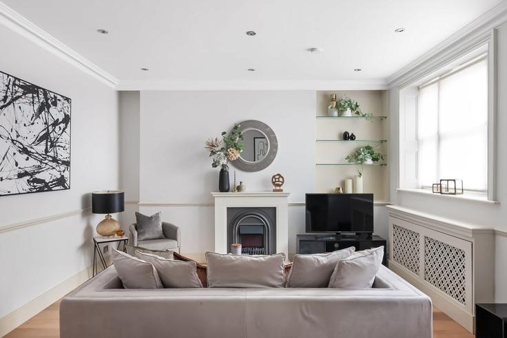 Building Kensington Park Gardens - prime-sa - 1336252 adresindeki bir dairede modern mobilyalarla zarif bir şekilde tasarlanmış oturma odası Royal Borough of Kensington and Chelsea, London Building Kensington Park Gardens - prime-sa - 1336252 adresindeki bir dairede modern mobilyalarla zarif bir şekilde tasarlanmış oturma odası Royal Borough of Kensington and Chelsea, London