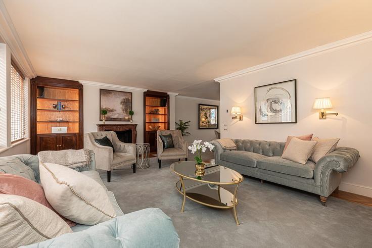 London City of WestminsterのBuilding Herbert Crescent - primecityrentals - 1501433のアパートメントにある、モダンな家具を備えたエレガントなデザインのリビングルーム