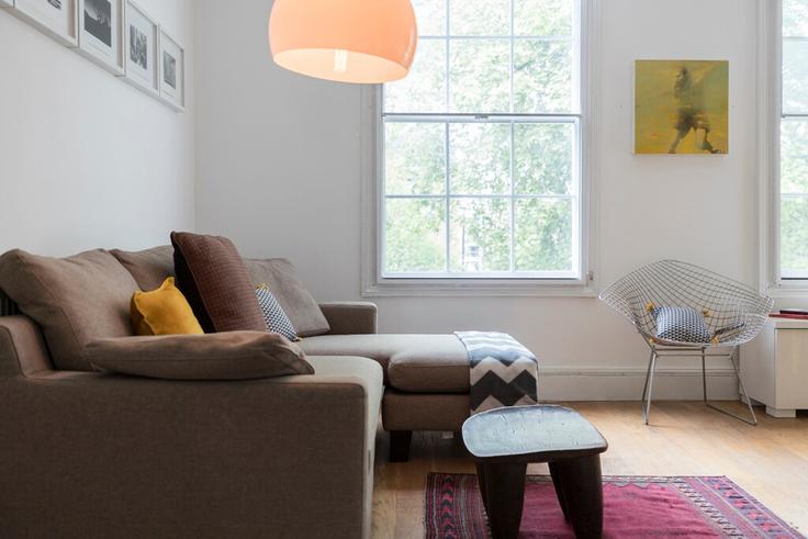 Salle de séjour élégante avec mobilier moderne dans un appartement à Building Elia Street - primecityrentals - 1530500 à London Borough of Islington, London
