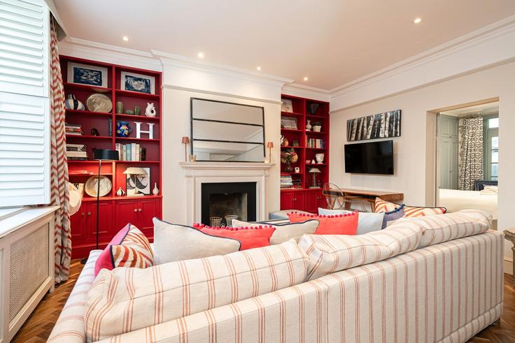 Salle de séjour élégante avec mobilier moderne dans un appartement à Building Saint George's Drive - primecityrentals - 1540301 à City of Westminster, London Salle de séjour élégante avec mobilier moderne dans un appartement à Building Saint George's Drive - primecityrentals - 1540301 à City of Westminster, London