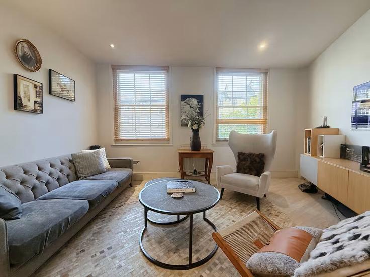 Salle de séjour élégante avec mobilier moderne dans un appartement à Building Ponsonby Place - primecityrentals - 1533826 à City of Westminster, London Salle de séjour élégante avec mobilier moderne dans un appartement à Building Ponsonby Place - primecityrentals - 1533826 à City of Westminster, London
