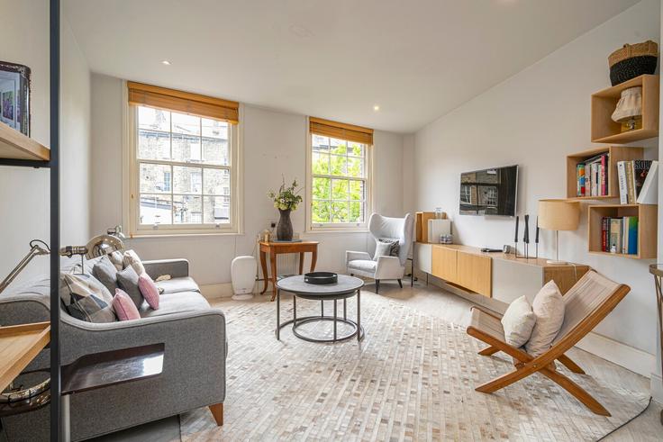 Elegant gestaltetes Wohnzimmer mit moderner Einrichtung in einer Wohnung im Building John Islip Street - primecityrentals - 1537479 in City of Westminster, London