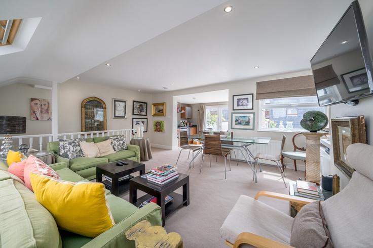 Salle de séjour élégante avec mobilier moderne dans un appartement à Building Lurline Gardens - primecityrentals - 1538656 à London Borough of Wandsworth, London Salle de séjour élégante avec mobilier moderne dans un appartement à Building Lurline Gardens - primecityrentals - 1538656 à London Borough of Wandsworth, London