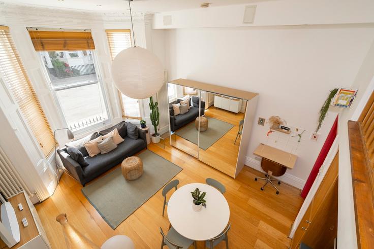 Building Nevern Place - primecityrentals - 1589707 adresindeki bir dairede modern mobilyalarla zarif bir şekilde tasarlanmış oturma odası Royal Borough of Kensington and Chelsea, London