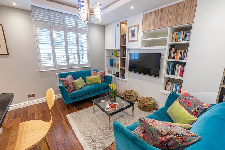 Royal Borough of Kensington and Chelsea, London에 위치한 Building Ladbroke Crescent - primecityrentals - 1598134 유닛의 세련된 인테리어가 돋보이는 거실 Royal Borough of Kensington and Chelsea, London에 위치한 Building Ladbroke Crescent - primecityrentals - 1598134 유닛의 세련된 인테리어가 돋보이는 거실