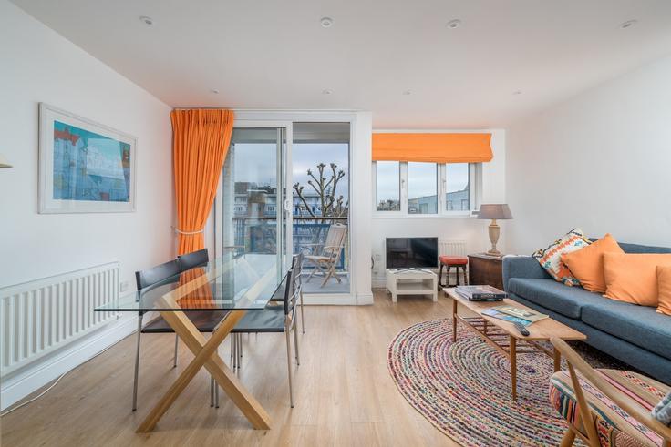 London Borough of Southwark, London에 위치한 Building Cedar Court - primecityrentals - 1605346 유닛의 세련된 인테리어가 돋보이는 거실 London Borough of Southwark, London에 위치한 Building Cedar Court - primecityrentals - 1605346 유닛의 세련된 인테리어가 돋보이는 거실
