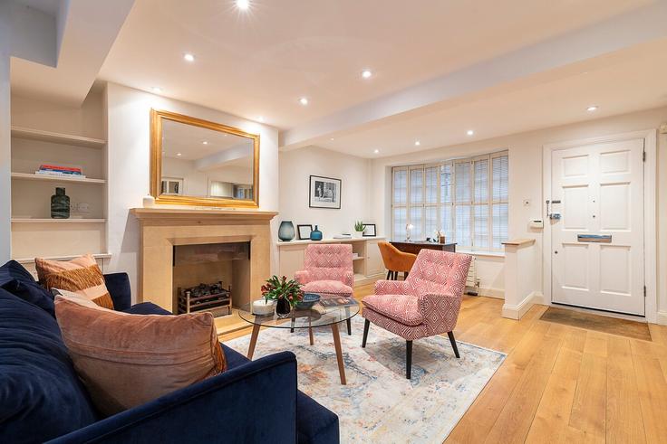 Sala de estar elegantemente projetada com móveis modernos em um apartamento no Building Dunstable Mews - primecityrentals - 1621759 em City of Westminster, London Sala de estar elegantemente projetada com móveis modernos em um apartamento no Building Dunstable Mews - primecityrentals - 1621759 em City of Westminster, London