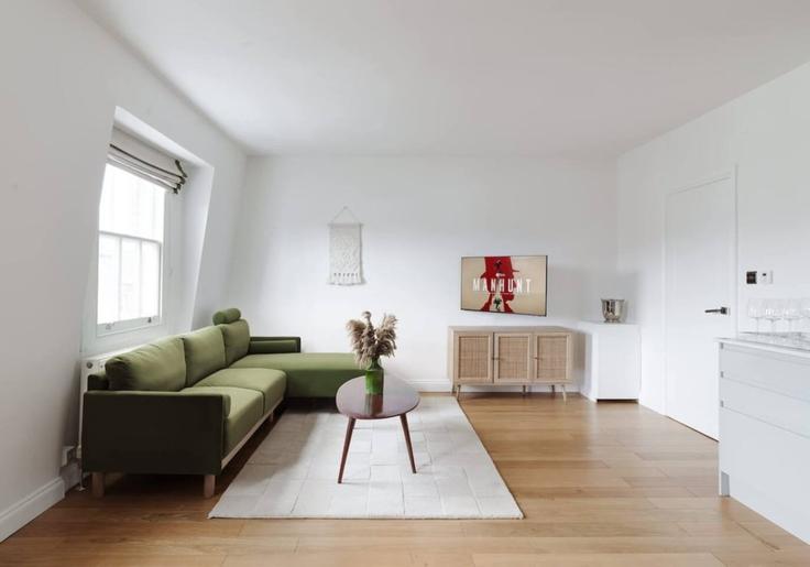 Salle de séjour élégante avec mobilier moderne dans un appartement à Building Henniker Mews - private-house-group-1 - 1542807 à Royal Borough of Kensington and Chelsea, London Salle de séjour élégante avec mobilier moderne dans un appartement à Building Henniker Mews - private-house-group-1 - 1542807 à Royal Borough of Kensington and Chelsea, London