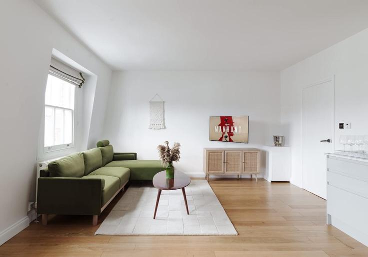 Sala de estar elegantemente projetada com móveis modernos em um apartamento no Building Callow Street - private-house-group - 1511344 em Royal Borough of Kensington and Chelsea, London Sala de estar elegantemente projetada com móveis modernos em um apartamento no Building Callow Street - private-house-group - 1511344 em Royal Borough of Kensington and Chelsea, London