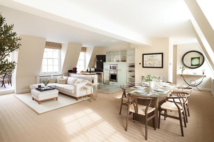 Elegante sala de estar con mobiliario moderno en un apartamento en Building Bruton Place - private-house-group - 1511354 en City of Westminster, London