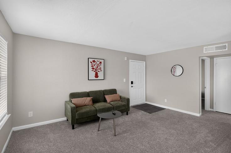 Nashville, Nashville에 위치한 Building Bell Road - properties-by-preston-1 - 1613033 유닛의 세련된 인테리어가 돋보이는 거실
