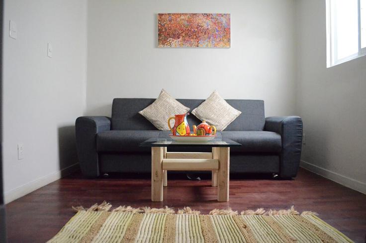 Sala de estar elegantemente projetada com móveis modernos em um apartamento no Building Descartes - propertypro - 1572114 em Mexico City, Mexico City Sala de estar elegantemente projetada com móveis modernos em um apartamento no Building Descartes - propertypro - 1572114 em Mexico City, Mexico City