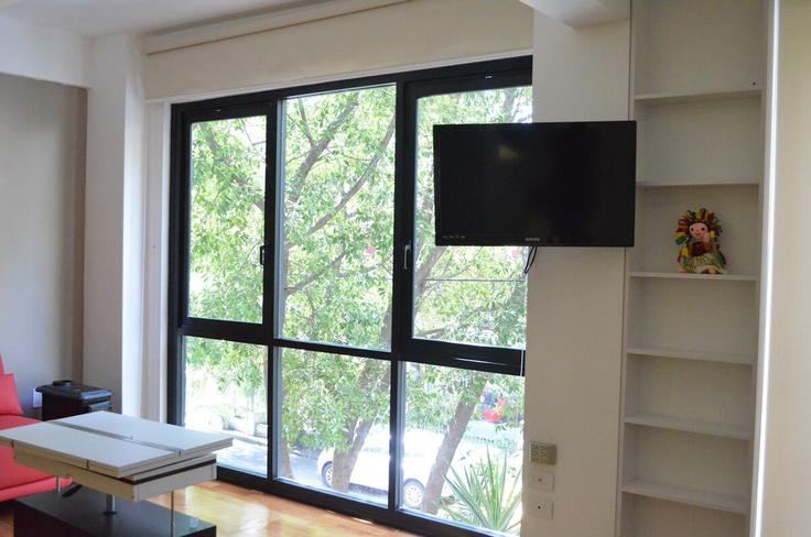 Elegante sala de estar con mobiliario moderno en un apartamento en Building Sinaloa - propertypro - 1572113 en Mexico City, Mexico City Elegante sala de estar con mobiliario moderno en un apartamento en Building Sinaloa - propertypro - 1572113 en Mexico City, Mexico City