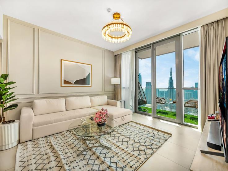 Elegante sala de estar con mobiliario moderno en un apartamento en Building Financial Center street - propigo-vacation-home-rental-co-llc - 1296869 - DXB en Za'abeel, Dubai
