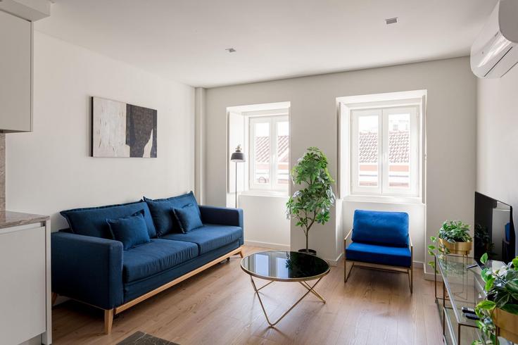 Lisbon AjudaのBuilding Rua Eduardo Bairrada - propr - 1298261 - LISのアパートメントにある、モダンな家具を備えたエレガントなデザインのリビングルーム