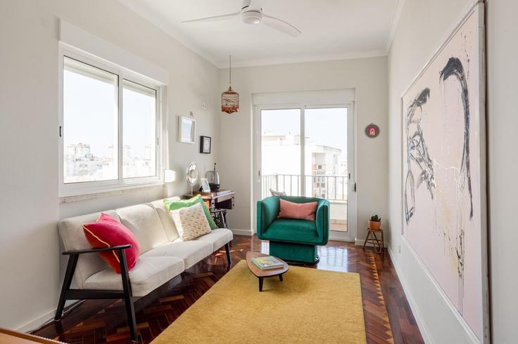 Salle de séjour élégante avec mobilier moderne dans un appartement à Building Rua António Correia - propr - 1344950 à Costa da Caparica, Costa da Caparica Salle de séjour élégante avec mobilier moderne dans un appartement à Building Rua António Correia - propr - 1344950 à Costa da Caparica, Costa da Caparica