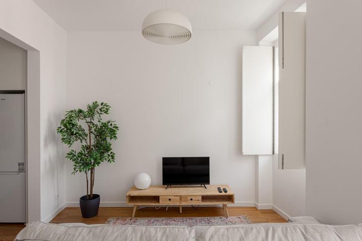 Elegant gestaltetes Wohnzimmer mit moderner Einrichtung in einer Wohnung im Building Calçada Santo Amaro - propr - 1298257 - LIS in Alcântara, Lisbon Elegant gestaltetes Wohnzimmer mit moderner Einrichtung in einer Wohnung im Building Calçada Santo Amaro - propr - 1298257 - LIS in Alcântara, Lisbon