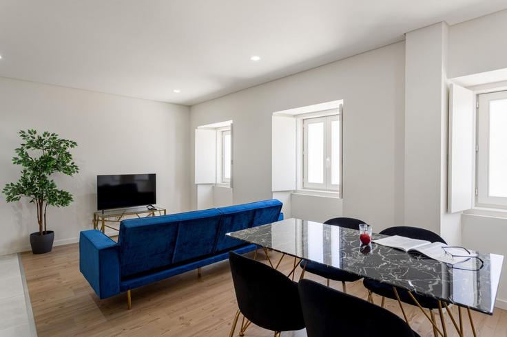 Elegant gestaltetes Wohnzimmer mit moderner Einrichtung in einer Wohnung im Building Rua Eduardo Bairrada - propr - 1298252 - LIS in Ajuda, Lisbon